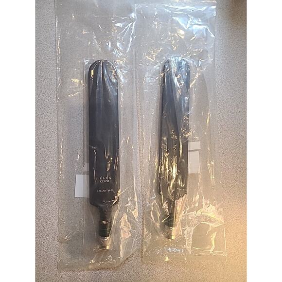 NEW lot of 2 Cisco 4G Articulating Dipole Antenna 4G-LTE-ANTM-D - Picture 1 of 3